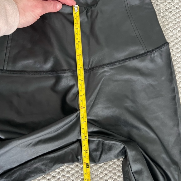 Vegan leather leggings - Picture 3 of 7